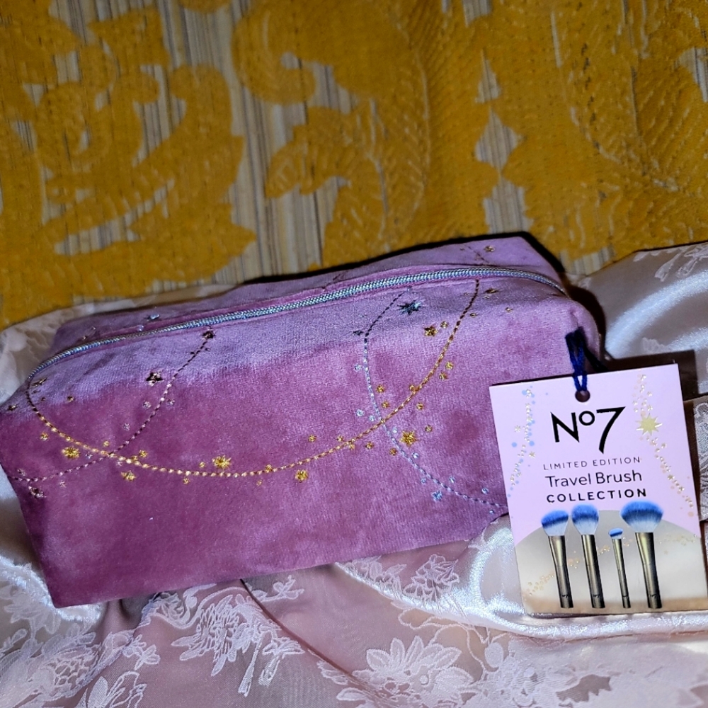 💎SUPER LIMITED💎 Holiday Cosmetic Bag & Brush Set💫✨️